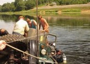 В Витебске опрокинулась буровая установка «Мостостроя», водитель утонул