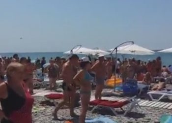 На пляже в Сочи включают гимн РФ