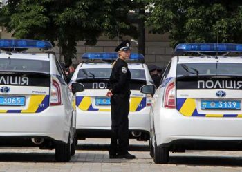 Яценюк просит новую полицию не гонять бабушек с сигаретами