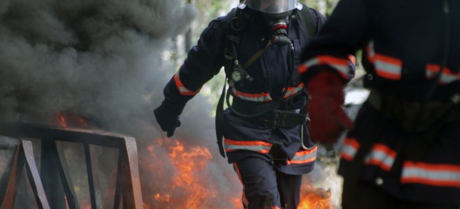 Из-за позднего приезда спасателей в Днепропетровске ночью сгорело четыре квартиры