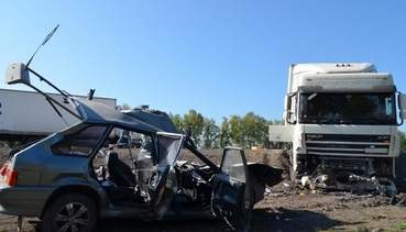В Житомирской области легковой автомобиль столкнулся с грузовиком, есть погибший