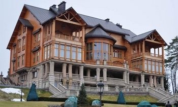 Компания Ахметова отключит «Межигорье» от света