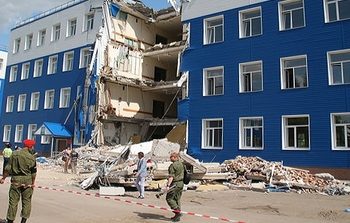 Обвалившуюся казарму в Омске ремонтировали без специального проекта и надзора, - источник