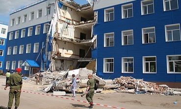 Обвалившуюся казарму в Омске ремонтировали без специального проекта и надзора, - источник