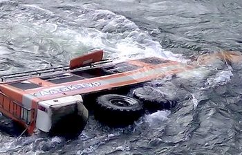 В Республике Алтай в горной реке утонул «Камаз»