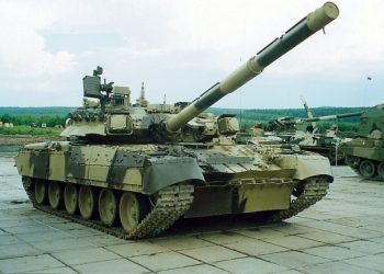 СМИ: В Харькове армии передали 8 танков Т-80