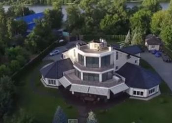 Стало известно, кто построил себе роскошный дом на Трухановом острове