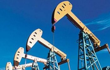 Стоимость американской нефти WTI упала ниже 50 долларов