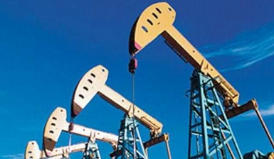 Стоимость американской нефти WTI упала ниже 50 долларов