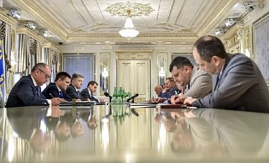 Порошенко требует от боевиков отказаться от выборов