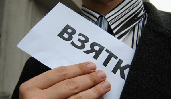 В Беларуси преподаватель колледжа за взятки писал студентам курсовые