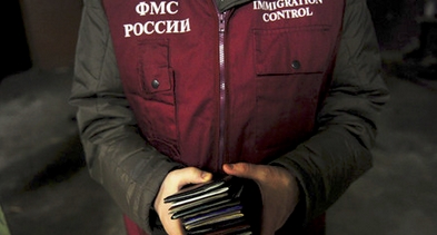 Гражданам России планируют выдавать по два загранпаспорта, - ФМС