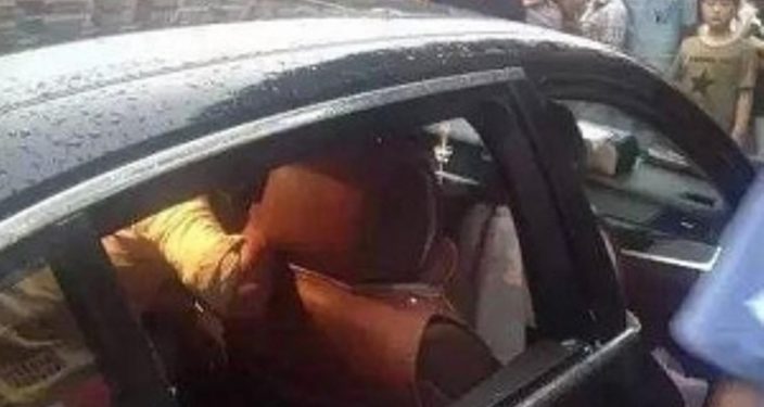 В Китае женщина пренебрегла спасением ребенка ради своего BMW