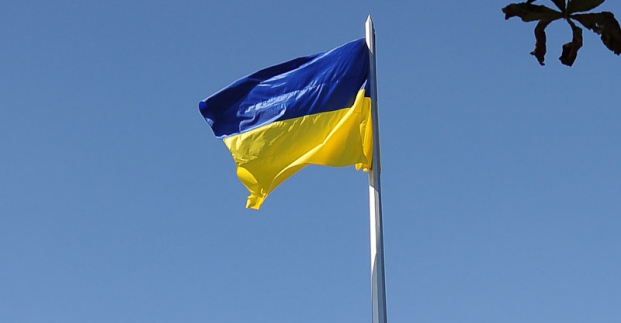 В Краматорске трое злоумышленников сожгли украинский флаг