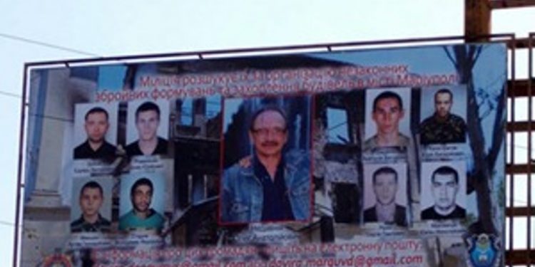 В Мариуполе разместили снимок разыскиваемых боевиков на рекламных щитах