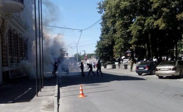 В интернете появилось видео штурма офиса Добкина в Харькове