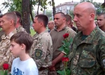 В Днепропетровске почтили память солдат, погибших год назад под Иловайском