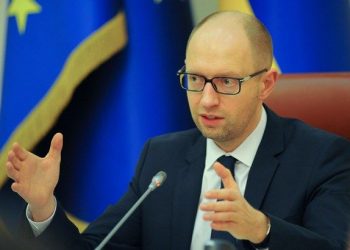 Яценюк: Кабмин утвердит второй пакет санкций против РФ