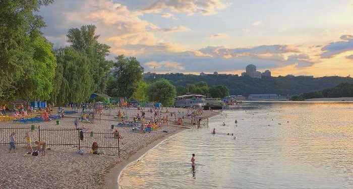 На всех пляжах Киева запретили купание