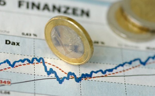 Биржевой курс рубля корректируется вверх на фоне дорожающей нефти