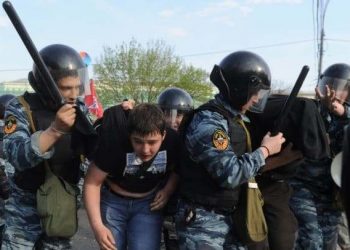 ОМОН жестоко избил детей на фестивале в Москве