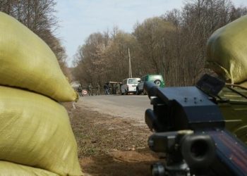На Донбассе обстреляли авто с пограничниками и бойцами АТО
