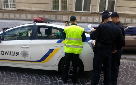 Патрульная полиция во Львове попала в аварию через день после присяги