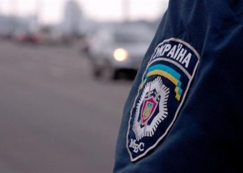 Оперативники на границе с Россией задержали автобус с контрабандой