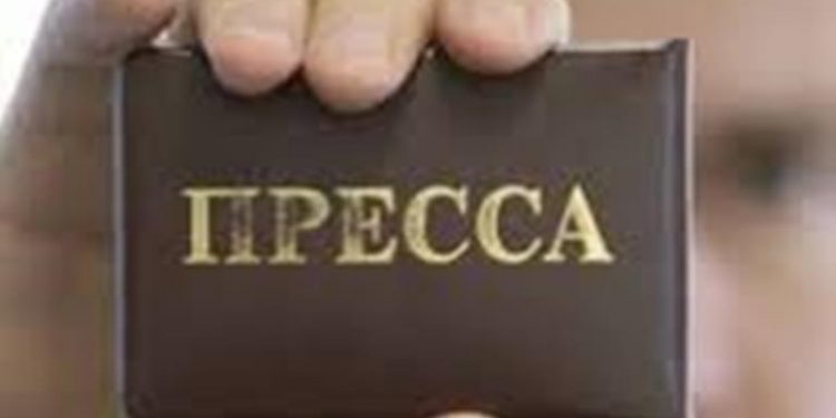 Журналистов украинского телеканала проверили в отделении полиции в Крыму
