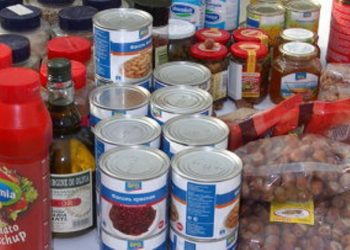 Казахстанцы мешками скупают продукты в магазинах