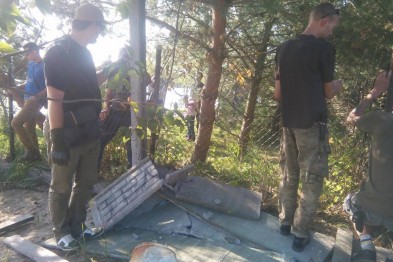 Общественные активисты сносят заборы на озере «Задорожное»