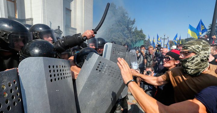 В результате взрыва под ВР ранены журналисты «5 канала» и ТСН