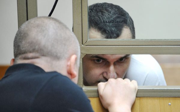 Режиссер Сенцов получил двадцать лет колонии за подготовку терактов в Крыму
