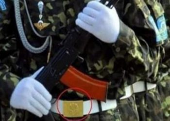 ВДВ России с плаката поздравили украинские десантники