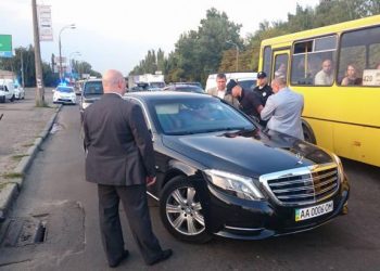 Суркис заплатит штраф за езду со спецсигналами