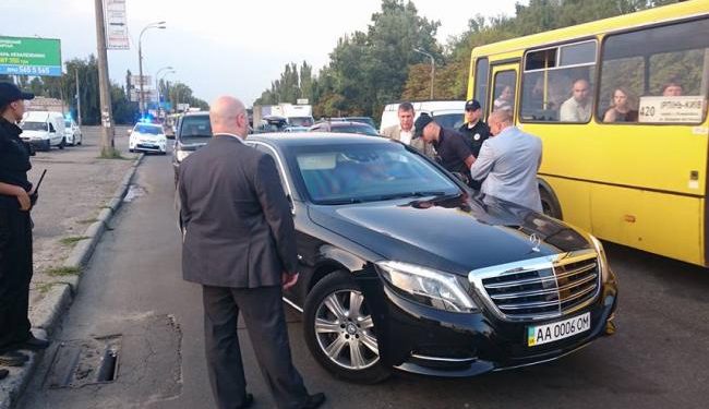 Суркис заплатит штраф за езду со спецсигналами