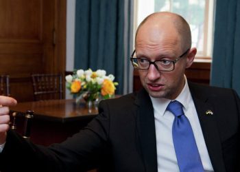 Яценюк посоветовал РФ спрашивать долг с Виктора Януковича