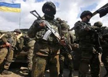 Военные железнодорожники приучают жителей Донецкой области петь гимн Украины