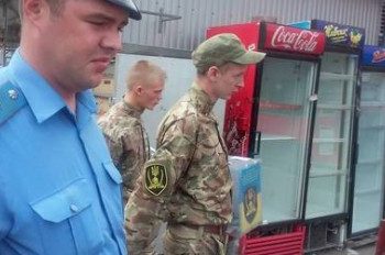 На киевском вокзале боец АТО задержал мошенников в форме