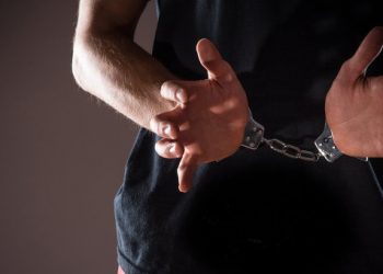 Двух журналистов задержали в Париже по подозрению в шантаже