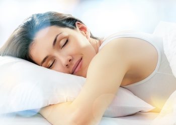 Стало известно, почему ми вздрагиваем во сне