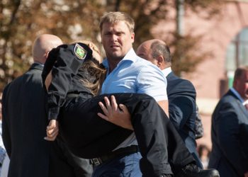 В Харькове во время присяги в обморок упала девушка-патрульная