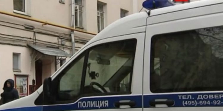 Москвич выкинул из окна на восьмом этаже молодую подругу из Казани