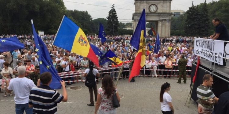 В Кишиневе состоялась встреча президента Молдовы с протестующими