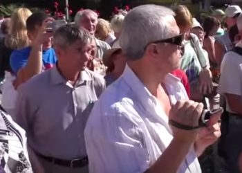 Жители Алушты вышли на протест против цен