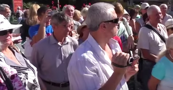 Жители Алушты вышли на протест против цен
