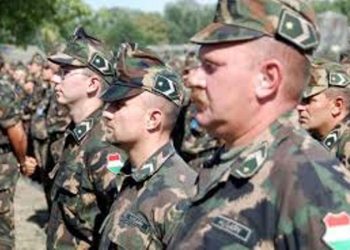 Венгерская армия будет проводить обучение для защиты от беженцев