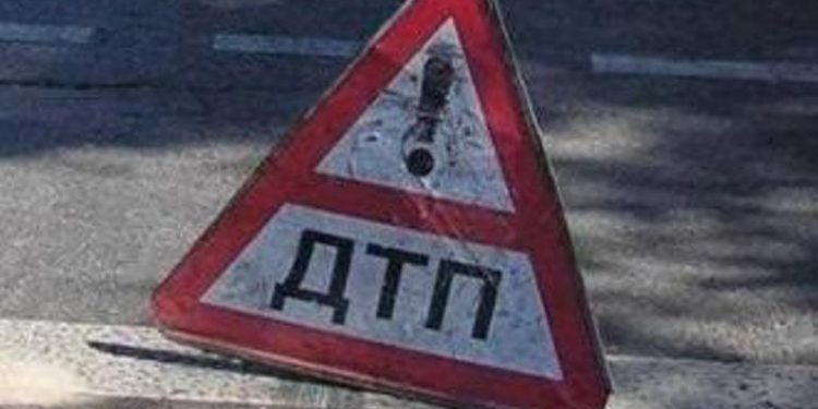 В Донецкой области авто столкнулось с бронетранспортером