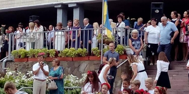 В днепропетровском учебном учреждении дети встретили Вилкула криками «ганьба»