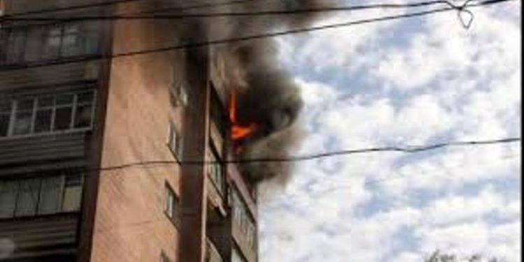 Из-за пожара из многоэтажки в Харькове эвакуировали 37 человек